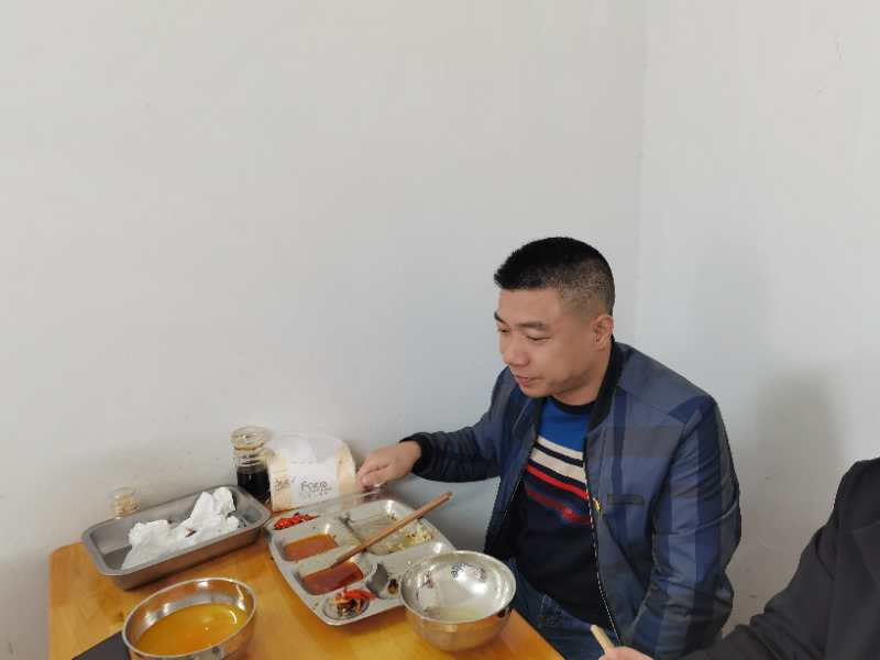 強(qiáng)監(jiān)督，重引導(dǎo)，杜絕“舌尖上的浪費(fèi)”