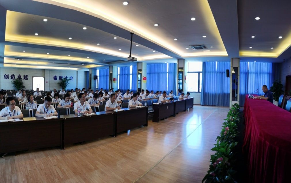 黨委委員、副總經(jīng)理劉林深入基層開展黨規(guī)黨紀宣講暨廉潔黨課輔導(dǎo)