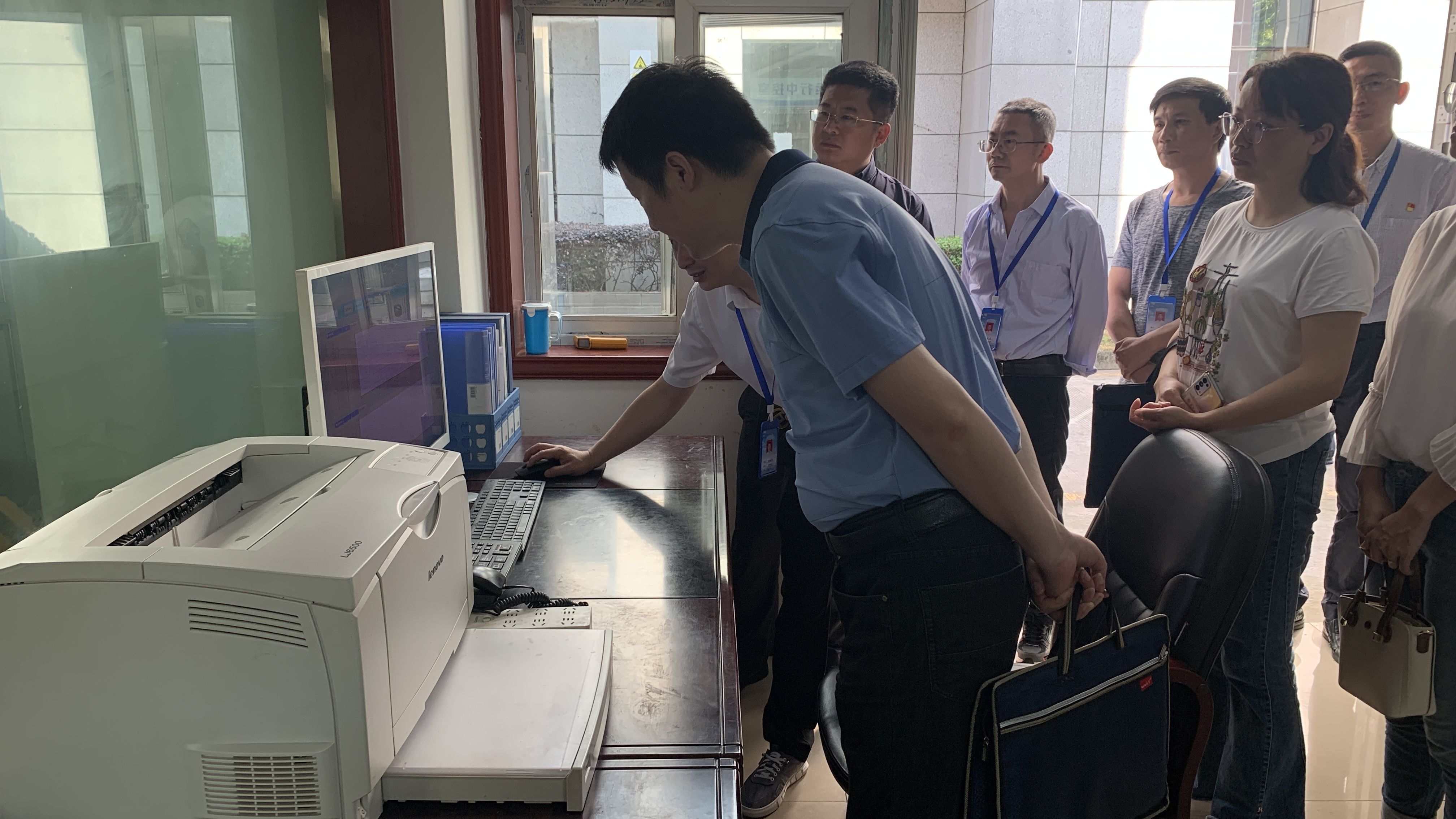 市公服集團黨委委員、監(jiān)事會主席周威帶隊調研清源水務公司