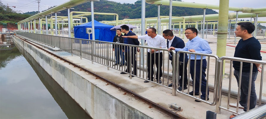 清源水務(wù)公司黨委書(shū)記、董事長(zhǎng)周燕賓到高新產(chǎn)業(yè)園第二污水處理廠調(diào)研